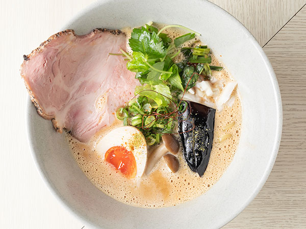 究極のラーメン鶏と魚介らぁ麺komugi